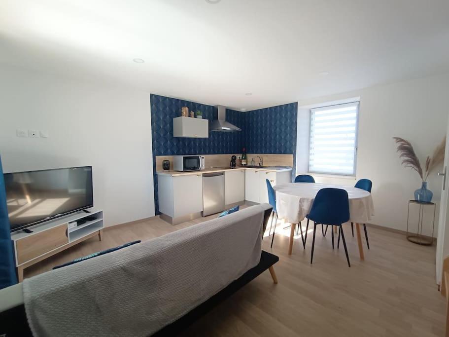 Appartement Independant La Tour Des Tuileries Aydoilles Zewnętrze zdjęcie